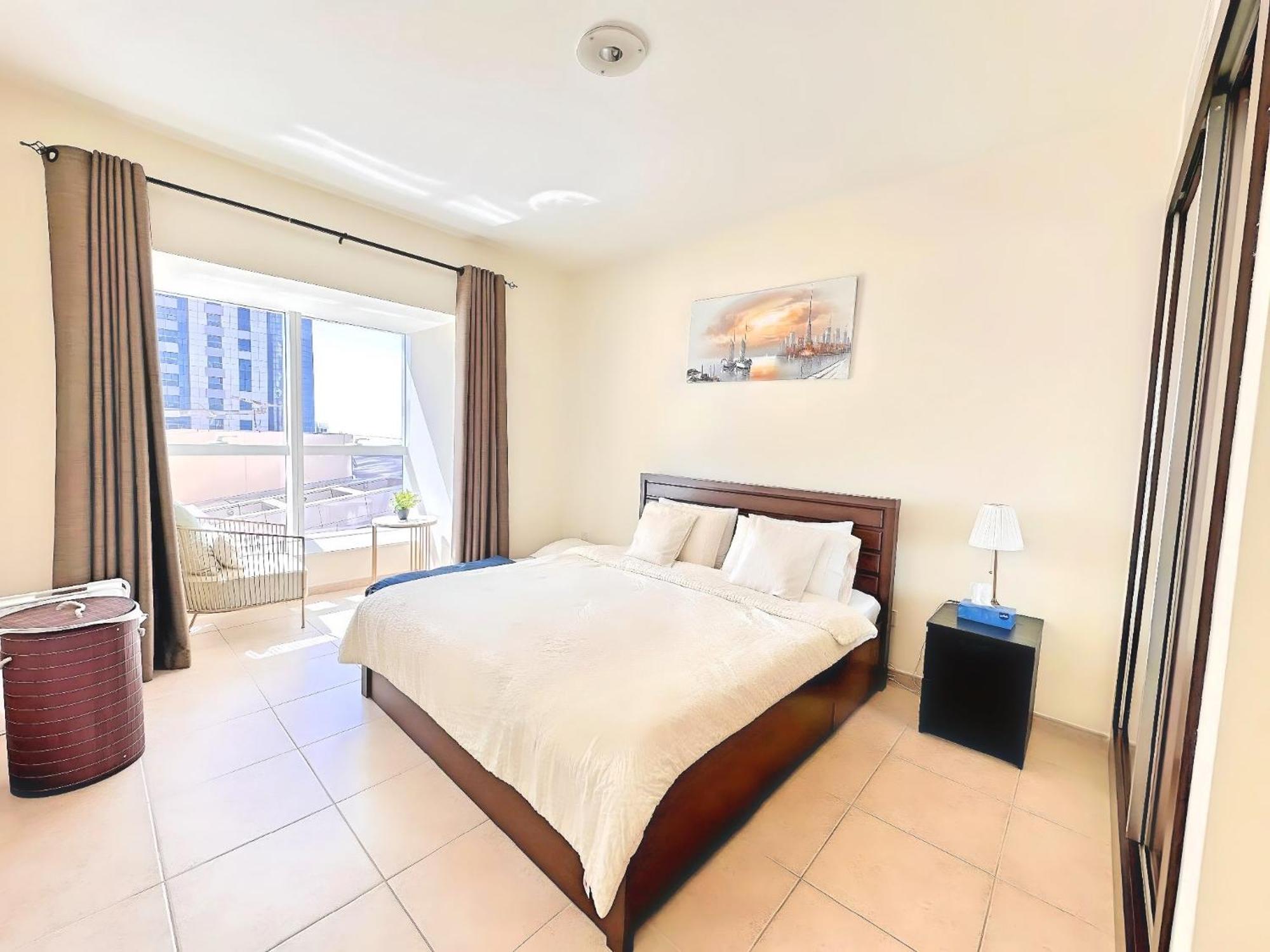 Stunning 1 Bedroom In Marina Apartment