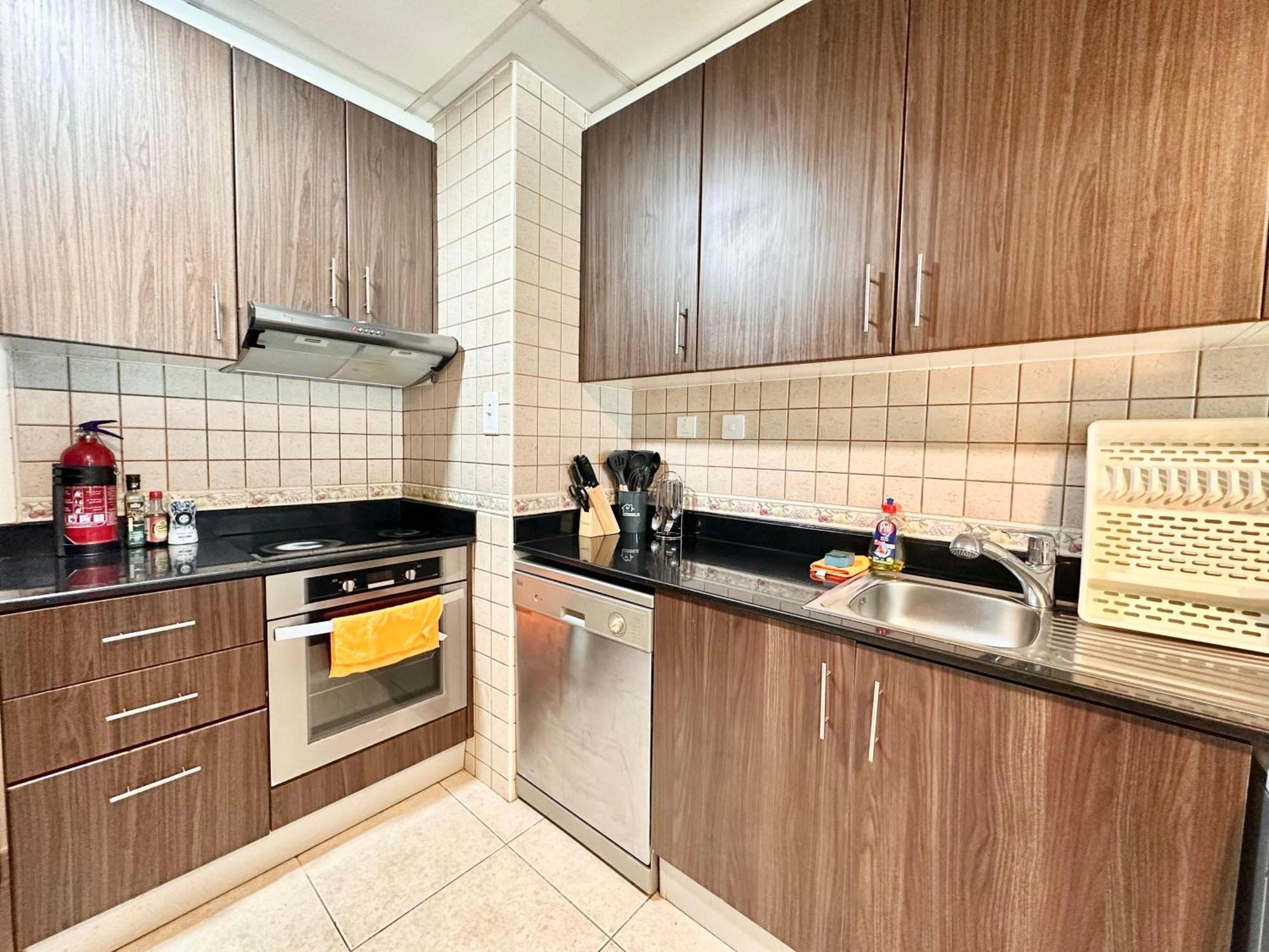Stunning 1 Bedroom In Marina *