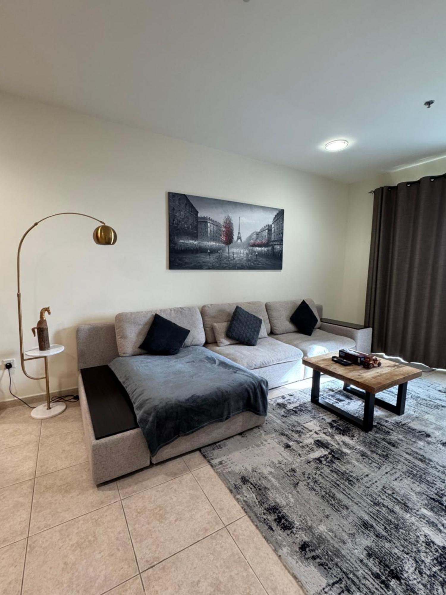Stunning 1 Bedroom In Marina Apartment
