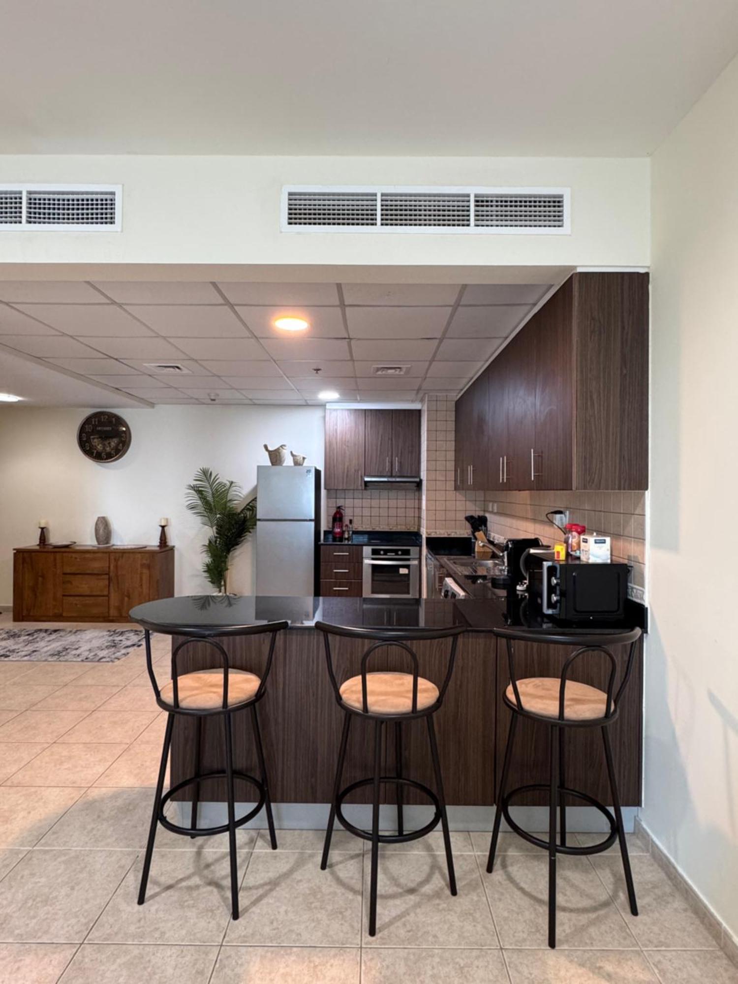 Stunning 1 Bedroom In Marina Apartment *